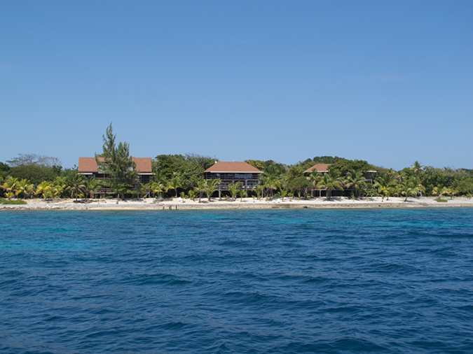 %_tempFileName2014-02-12_04_Utila_Deep_Blue_Resort-1%