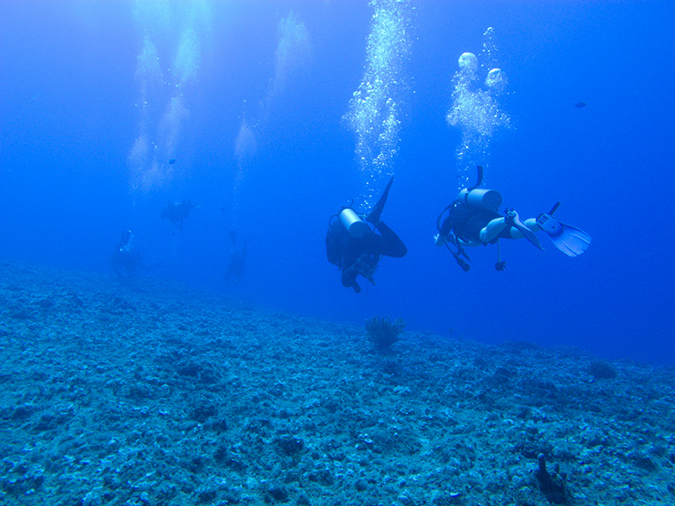 2011-10-07 - The Crevice Guam (1)