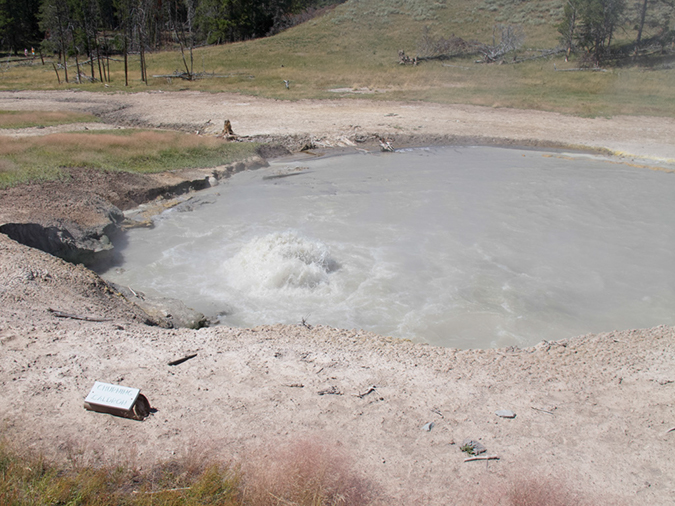 %_tempFileName2013-08-06_4_Mud_Volcano_Yellowstone_NP-8%